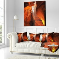 DesignArt Antelope Canyon во сончеви светла зраци - африкански пејзаж печатен перница за фрлање - 18x18